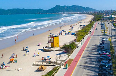 Motivos para se hospedar em uma praia com Certificado Bandeira Azul