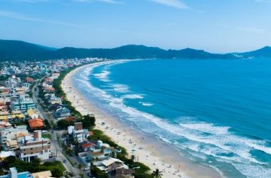 As 5 praias de Bombinhas que você precisa conhecer