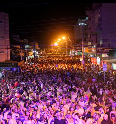 uYCEZbKTmA Carnaval em Bombinhas