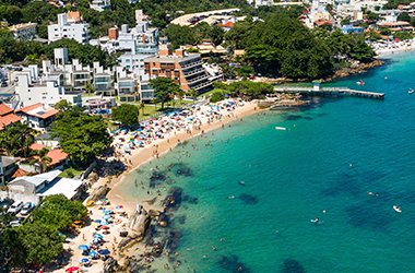 Conheça a pequena praia da Lagoinha em Bombinhas